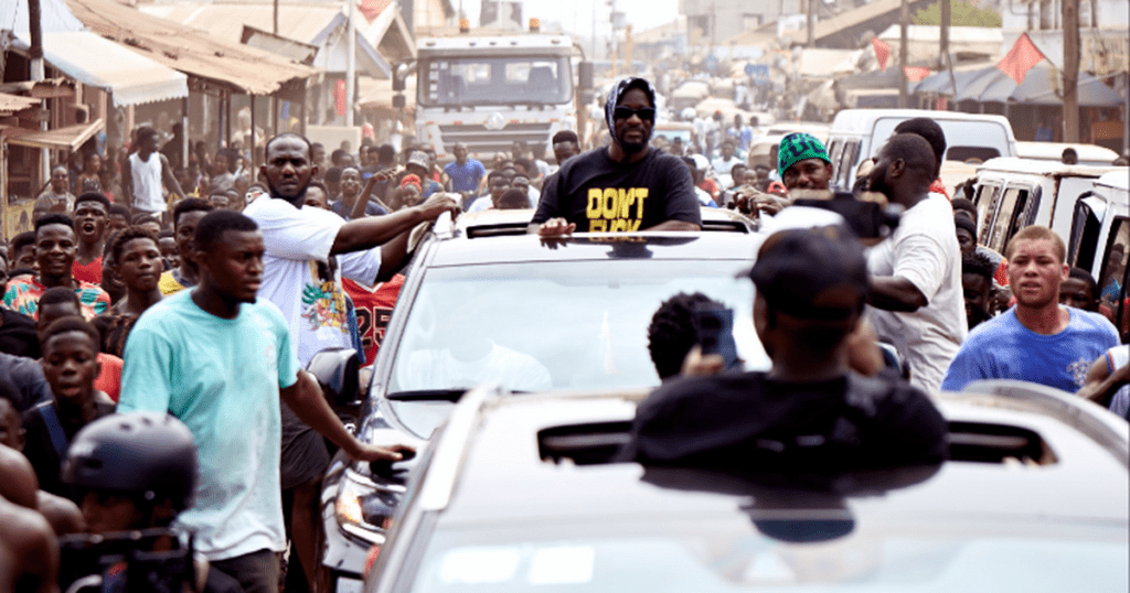 Berekum's Enthusiastic Welcome for Sarkodie, the 'Landlord' [Watch]